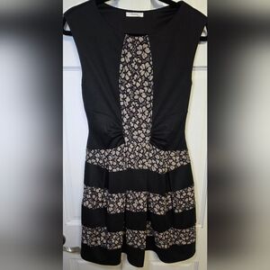 Esley Lace Look Ruched Side Zip Fully Lined Dress- Size Sm